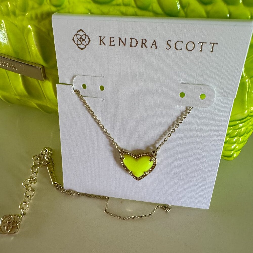 Kendra Scott Ari Heart Short Pendant Necklace Gold/Neon Yellow